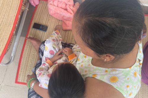 Bắt giam người mẹ bạo hành con gái 3 tuổi chấn thương sọ não
