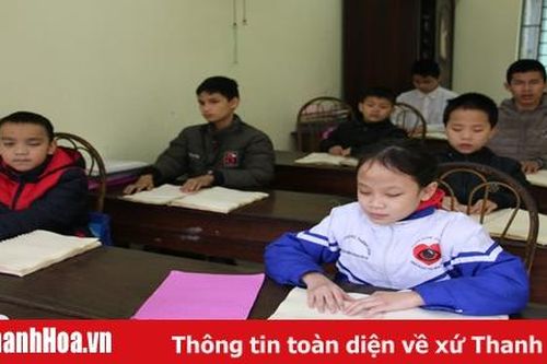 Tặng Bằng khen cho 3 tập thể, cá nhân trong công tác giảng dạy trẻ em mù