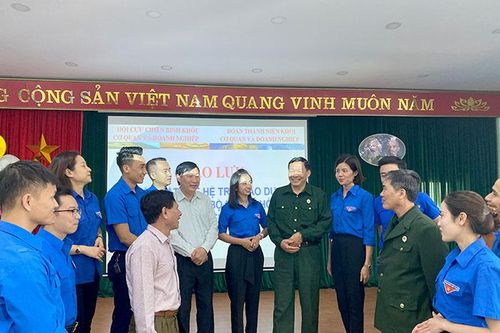 Gặp mặt thế hệ trẻ giáo dục truyền thống Bộ đội cụ Hồ và tuyên truyền biển đảo