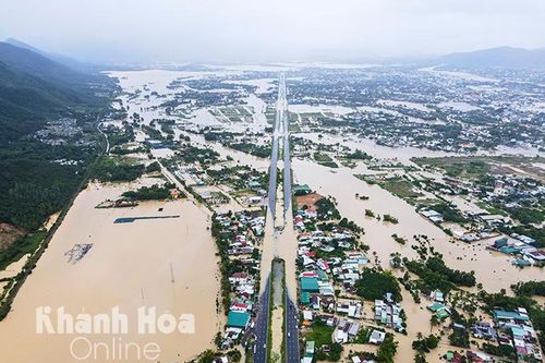 Những hình ảnh ngập lụt tại Nha Trang nhìn từ trên cao