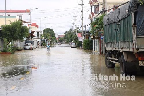 Mưa giảm mạnh, nước đang rút dần