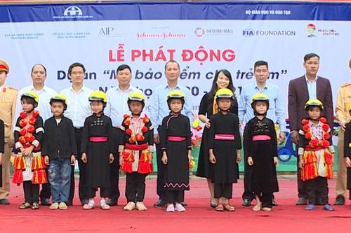 Nâng cao ý thức cho học sinh chấp hành đội mũ bảo hiểm