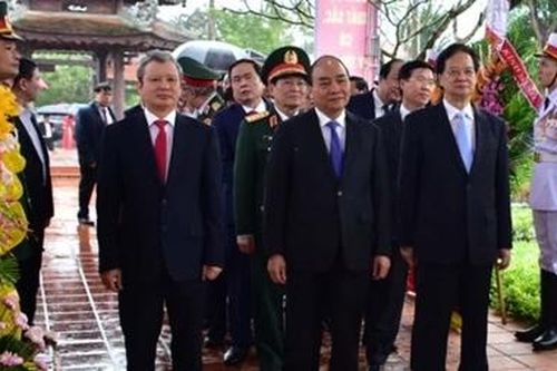 Thủ tướng Nguyễn Xuân Phúc dâng hương tưởng niệm Đại tướng Lê Đức Anh