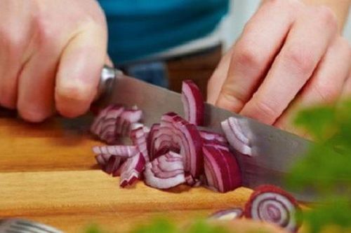 Mẹo khử mùi hành trên tay và trong hơi thở