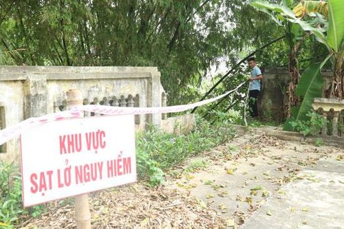 Hà Nội công bố tình trạng khẩn cấp sạt lở bờ sông Đáy, sông Bùi