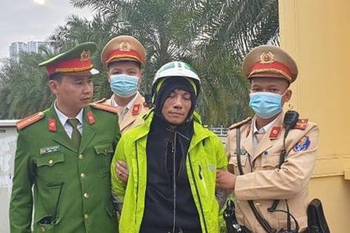 Hà Nội: Tài xế xe ôm công nghệ mang dao, cướp điện thoại của người đi đường
