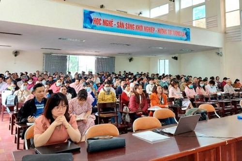 Hơn 300 y, bác sĩ tham gia tập huấn bồi dưỡng nghiệp vụ