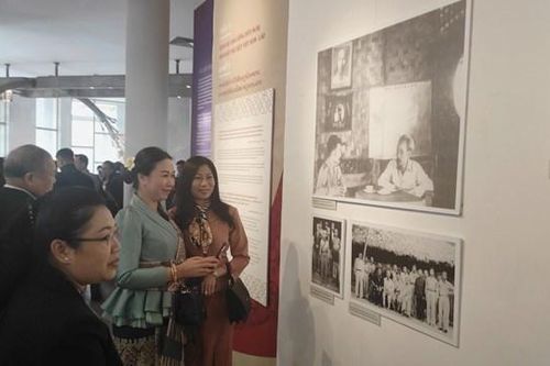 Triển lãm ảnh về tình hữu nghị