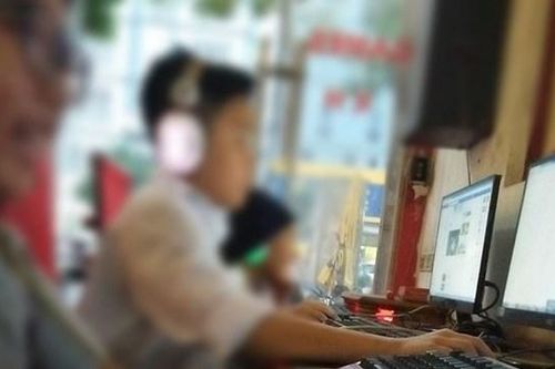 'Nọc độc' trên mạng xã hội: Cha mẹ phải biết cách bảo vệ con