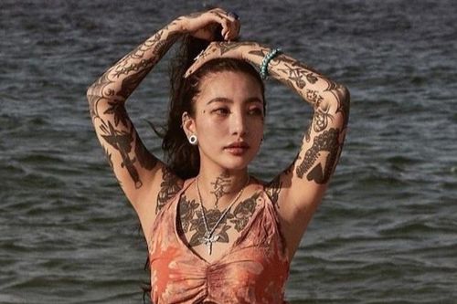 Vẻ ngoài quyến rũ của nữ thợ xăm Hàn Quốc