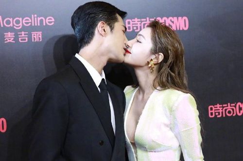 'Hàm Hương' Mạch Địch Na, Kiều Hân mặc gợi cảm trên thảm đỏ