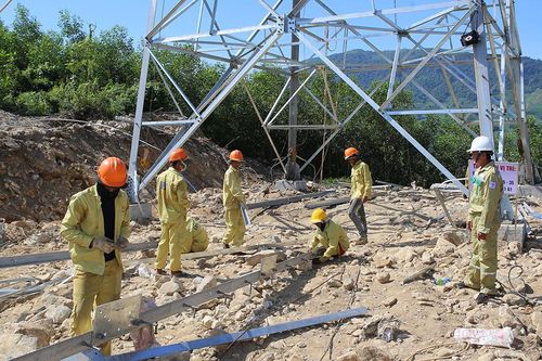 Thi đua nước rút đẩy nhanh tiến độ xây dựng đường dây 500kV Dốc Sỏi - Pleiku 2