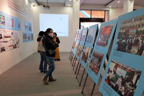 Triển lãm '24 giờ trên phố'- Góc khuất những mảnh đời cơ cực