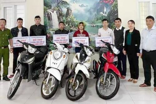 Trao phương tiện sinh kế cho người tiến bộ quản lý sau cai nghiện