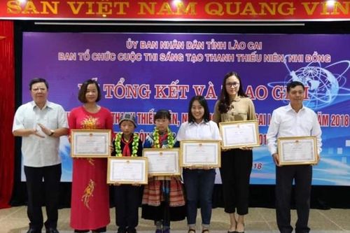 'Thắp' đam mê khoa học cho học sinh dân tộc