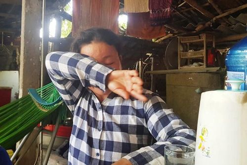 Đang nguy cơ rơi vào cảnh 'màn trời chiếu đất' lại bị loại khỏi diện hộ nghèo!