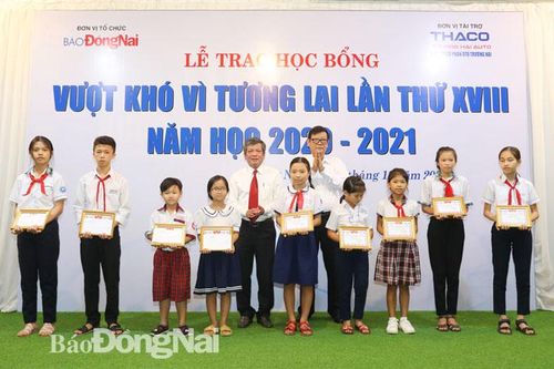 Báo Đồng Nai trao 100 suất học bổng cho học sinh nghèo, có hoàn cảnh đặc biệt khó khăn