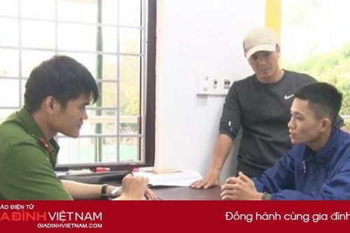 Đi qua đường vắng, người phụ nữ bị dí dao cướp tiền vàng