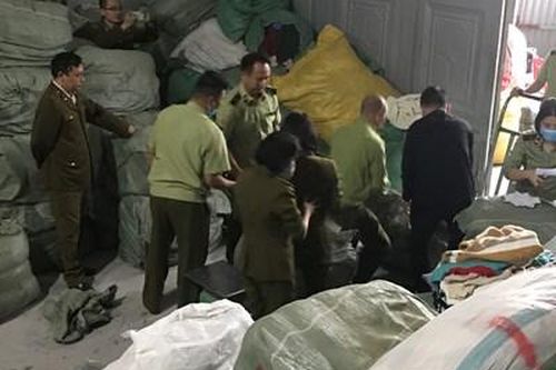 Phát hiện, thu giữ số lượng quần áo cũ nhập lậu lớn nhất từ trước đến nay ở Quảng Ninh