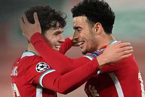 Hai sao mai của Liverpool làm nên bàn thắng lịch sử ở Champions League