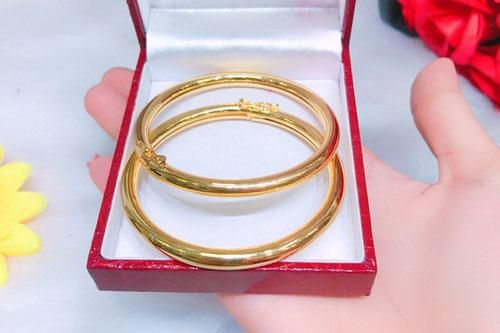 Ép cô dâu trong đêm tân hôn phải đưa vàng cho mẹ chồng giữ với lí do 'đỡ thất thoát', chú rể vấp phải màn vùng lên không thể tin từ cô vợ đáo để