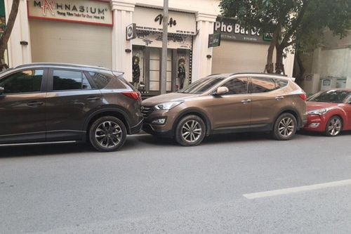 Đỗ xe thiếu ý thức ngay trước cửa hàng thời trang suốt 24 tiếng, tài xế nhận về cái kết 'cực nhọ'