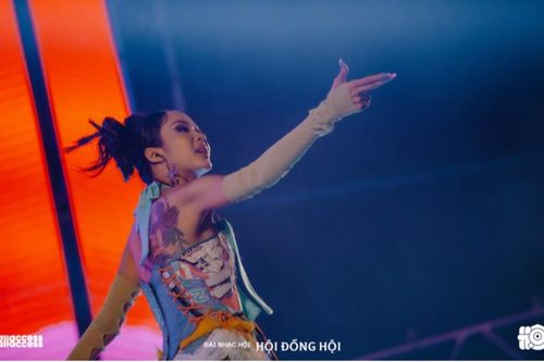 Hội Đồng Hội làm nức lòng giới trẻ Sài Thành: Suboi kết show bằng 4 ca khúc liên hoàn, fan mừng muốn 'vỡ tim'