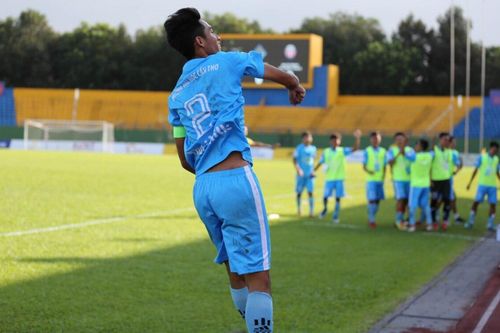 Lách qua khe cửa hẹp, đội của bầu Hải và bầu Đức cùng vào bán kết SV-League 2020