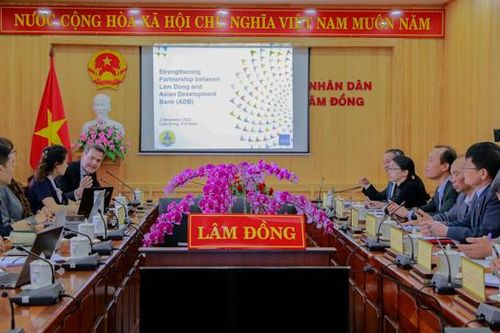 Chủ tịch UBND tỉnh Lâm Đồng tiếp và làm việc với đoàn công tác của Ngân hàng Phát triển Châu Á