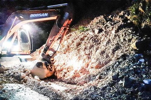 Nỗ lực khắc phục để đảm bảo giao thông thông suốt