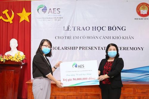 AES Việt Nam tặng 120 suất học bổng cho học sinh Bình Thuận