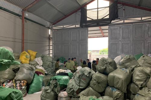Chặn đứng hơn 28 tấn quần áo nhập lậu, đã qua sử dụng