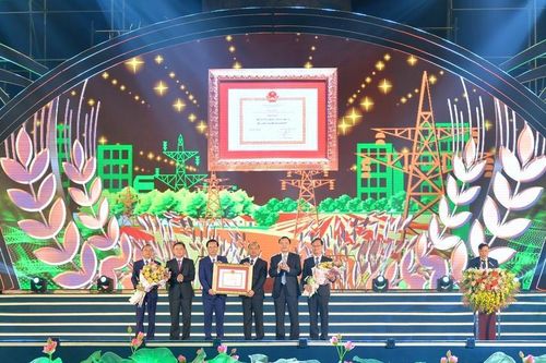 Yên Thành (Nghệ An): Công bố huyện đạt chuẩn nông thôn mới và đón nhận Huân chương Lao động hạng Ba