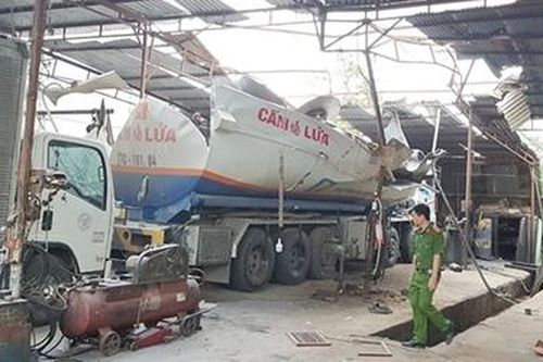 Xe bồn phát nổ khi đang sửa chữa trong gara, 3 người trọng thương