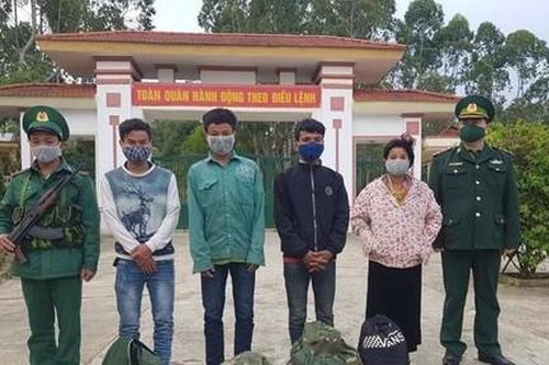 Bắt giữ 4 người nước ngoài nhập cảnh trái phép