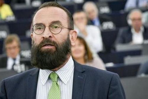 Nghị sĩ Hungary trèo ống nước trốn cảnh sát vì tham gia 'tiệc thác loạn'