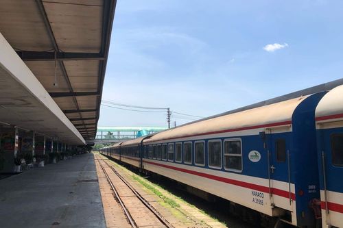Đường sắt 'thoi thóp' vì COVID-19, nhân viên 'sống mòn' chờ hết dịch