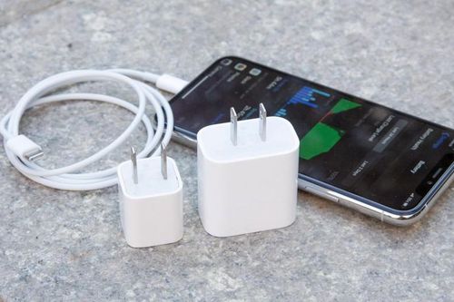 Apple có thể phải trang bị củ sạc cho iPhone 12, lý do bảo vệ môi trường chưa thuyết phục?