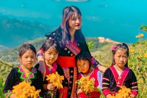 Cô giáo trẻ rời phố lên dạy học bản vùng cao