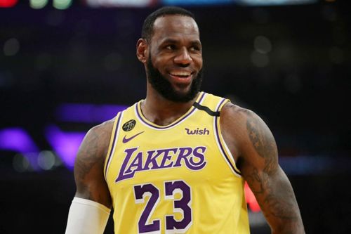 LeBron James nhận lương 85 triệu USD khi ở lại Lakers
