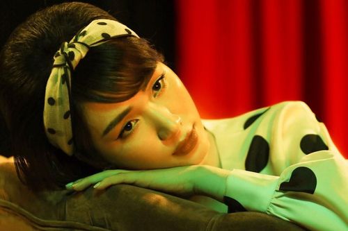Vẻ đẹp trang nhã của Hòa Minzy trên sân khấu ZMA 2020