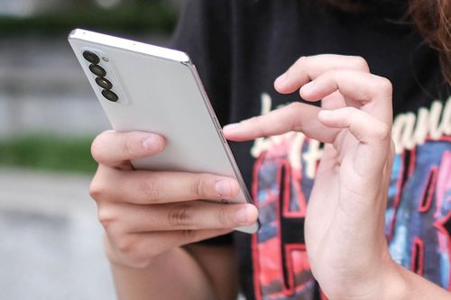 Nhiều smartphone chính hãng giảm giá mạnh dịp cuối năm