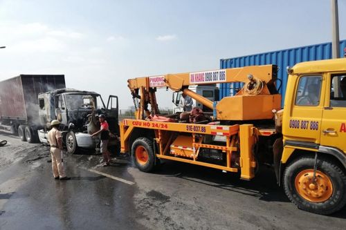 Tai nạn giao thông mới nhất hôm nay 3/12: 2 vụ nổ xe bồn xảy ra liên tiếp khiến 2 người tử vong