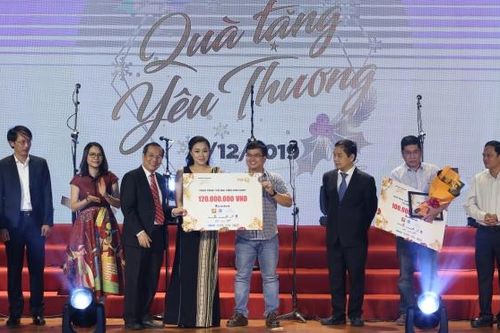 Đêm nhạc gây quỹ từ thiện 'Quà tặng Giáng sinh 2020 - Ánh sáng Tình yêu'