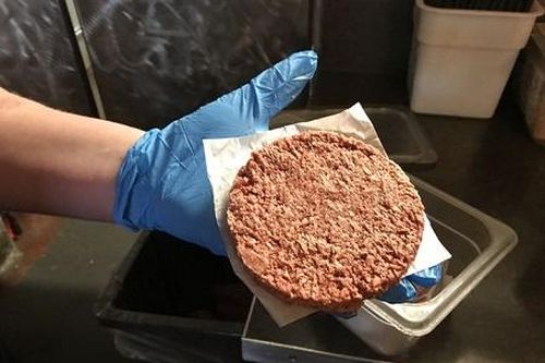 Quốc gia đầu tiên cho phép bán thịt 'nhân tạo'