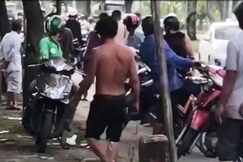Bắt khẩn cấp hai đối tượng hành hung cảnh sát giao thông