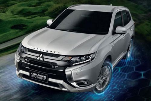 Mitsubishi Outlander PHEV từ 1,25 tỷ đồng, 'ăn' xăng ít hơn xe máy