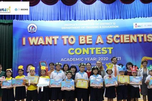Học sinh tiểu học thể hiện tài năng thi thuyết trình khoa học bằng tiếng Anh