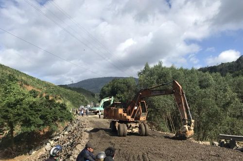 Đổ hơn 80.000 m3 đá để nối lại quốc lộ 'đứt làm đôi' ở Đắk Lắk