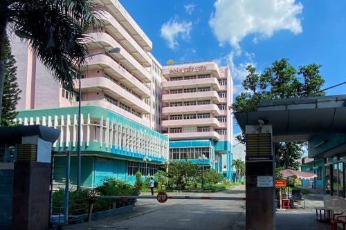 Sức khỏe nam tiếp viên hàng không làm lây lan COVID-19 ra sao?